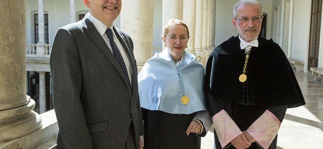 Amelia Valcárcel, investida doctora honoris causa por la Universidad de Valencia Amelia Valcárcel, investida doctora honoris causa por la Universidad de Valencia
